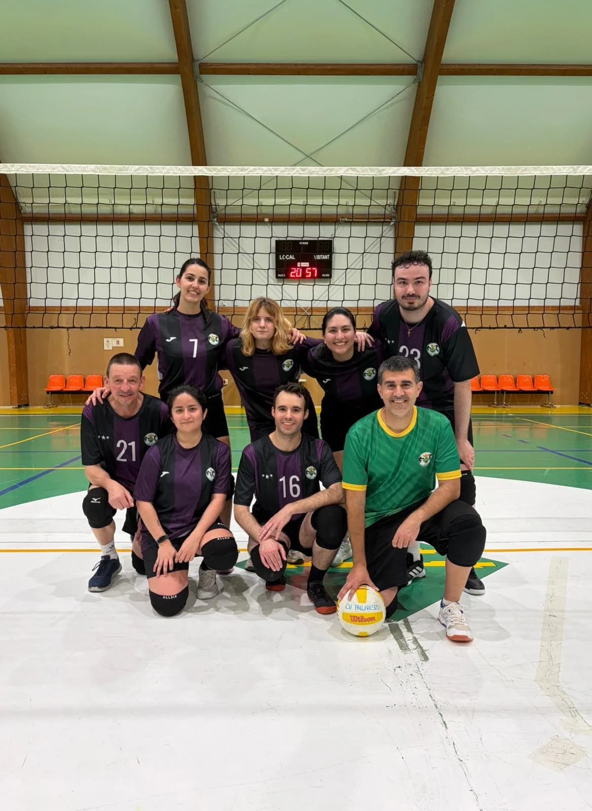L’equip d’iniciació dels Pallaresos a l’amistós amb el CV Reus